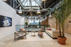 Hybrid office strategy Bucharest – flexible workspace design